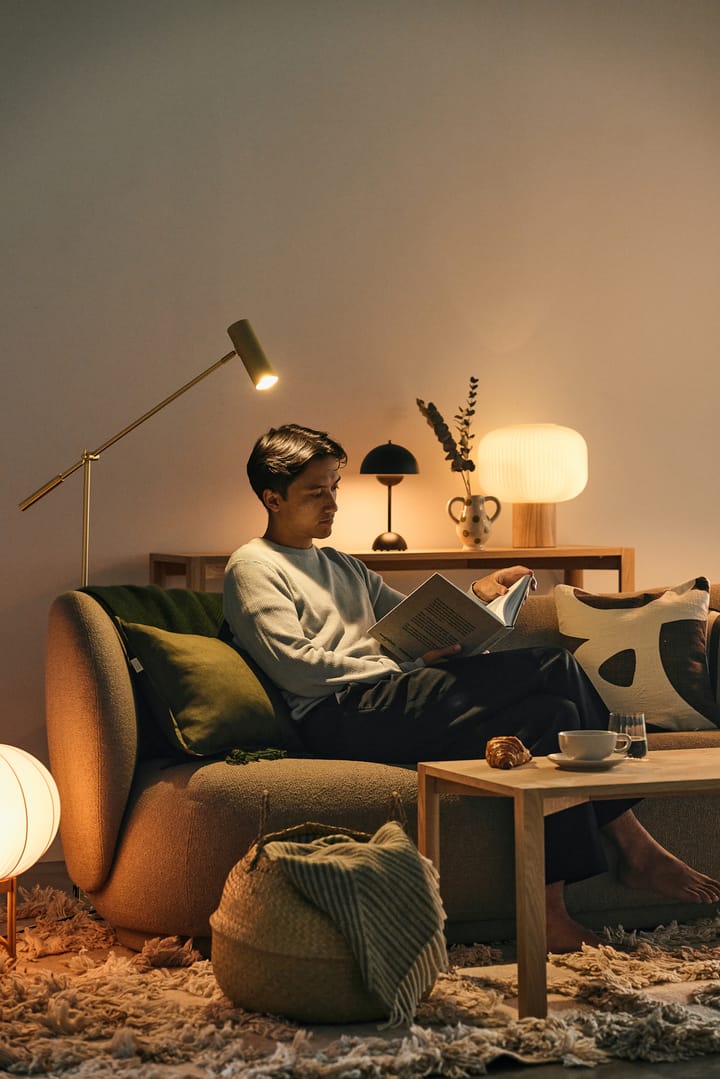 Hubble golvlampa, Borstad mässing Globen Lighting
