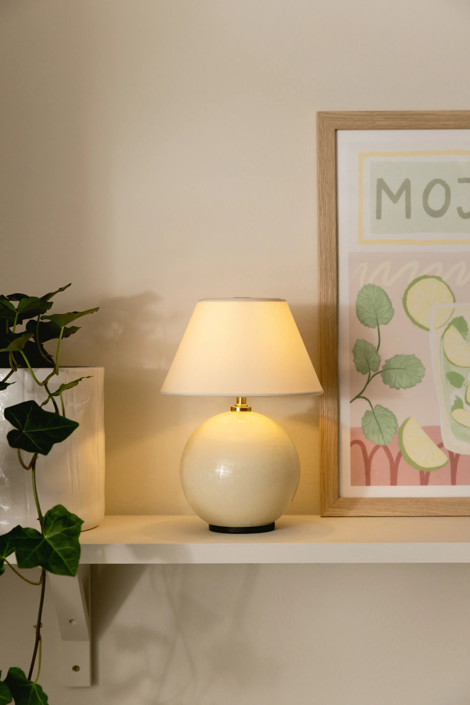 Iris 16 portabel bordslampa, Creme Globen Lighting