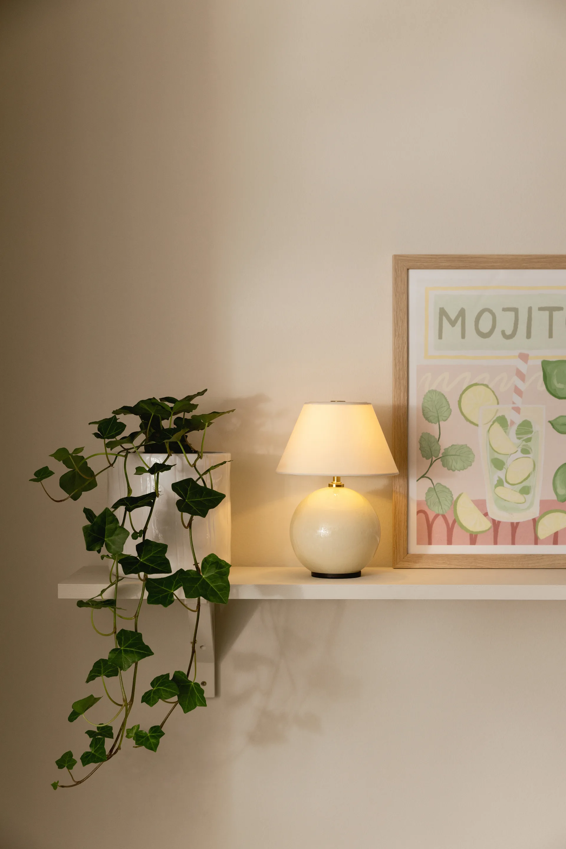 Iris 16 portabel bordslampa, Creme Globen Lighting