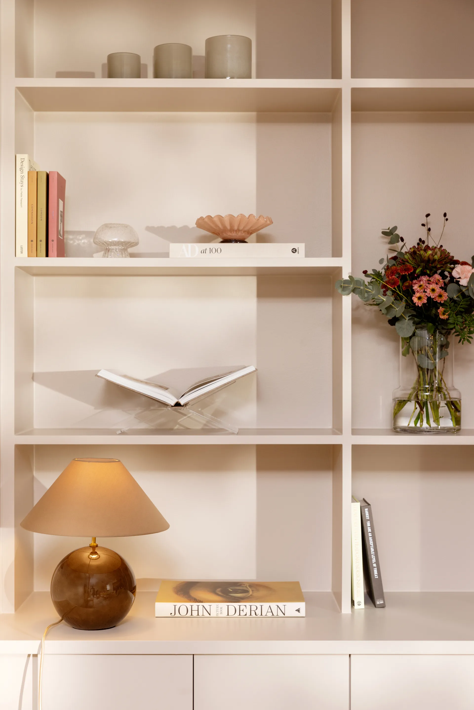 Iris 35 bordslampa 39 cm, Mocha Globen Lighting