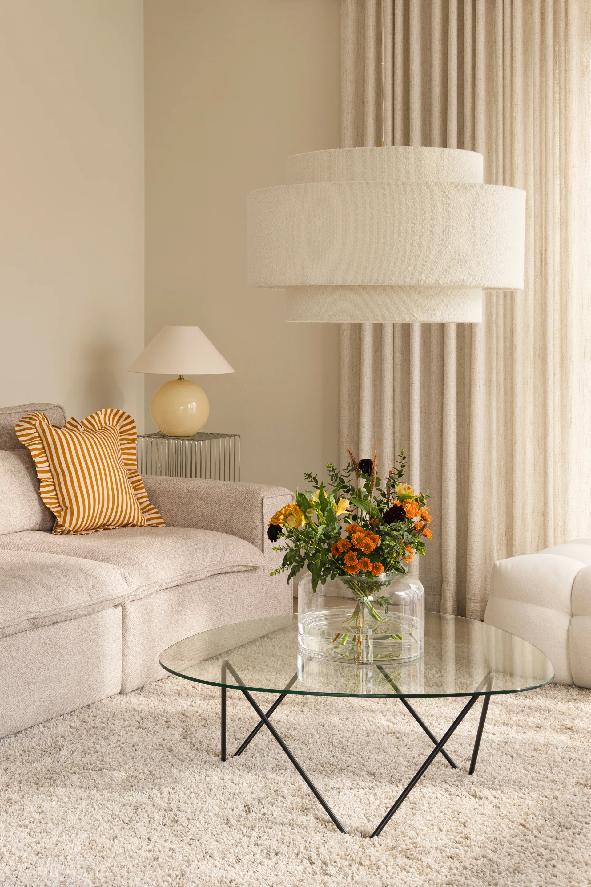 Iris 45 bordslampa, White Globen Lighting