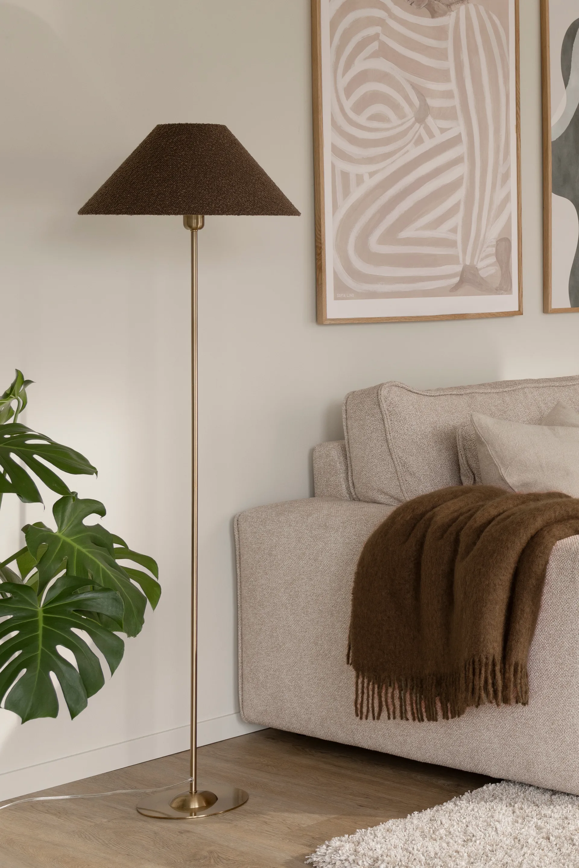 Iris golvlampfot, Borstad mässing Globen Lighting