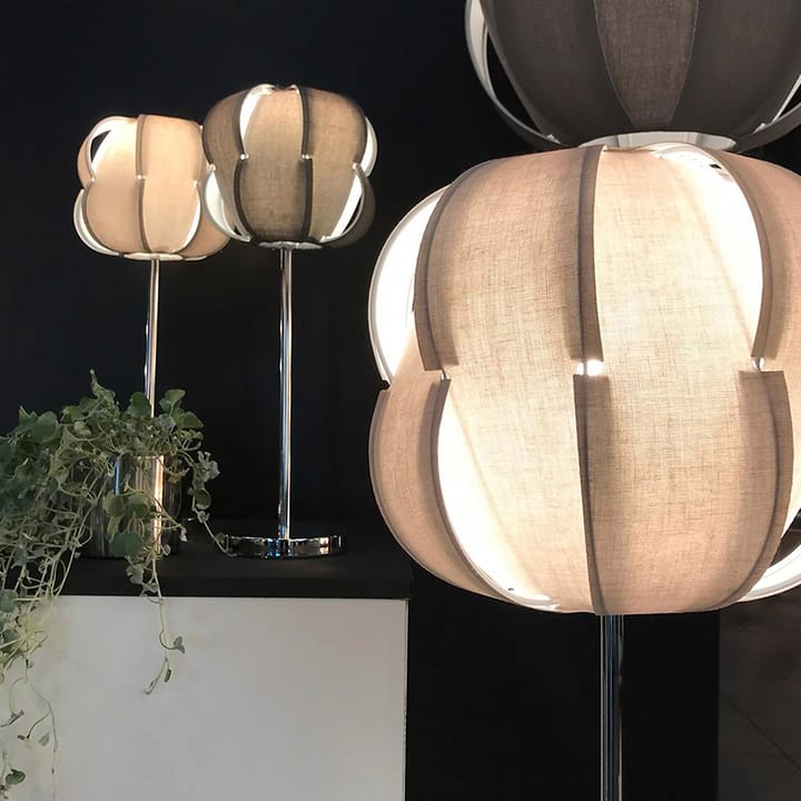 Pavot 25 bordslampa - beige, kromstativ - Globen Lighting