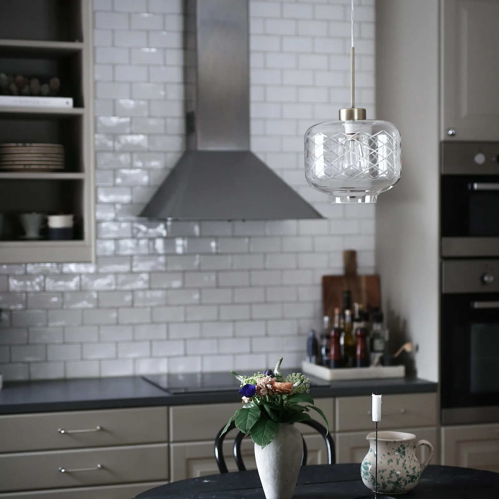 Ritz taklampa slipat glas, Antik mässing Globen Lighting