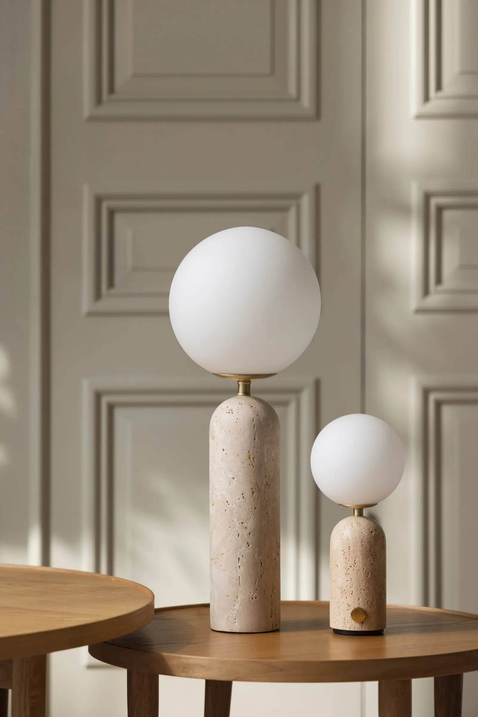 Torrano bordslampa portabel, Beige travertine, 27,5 cm Globen Lighting