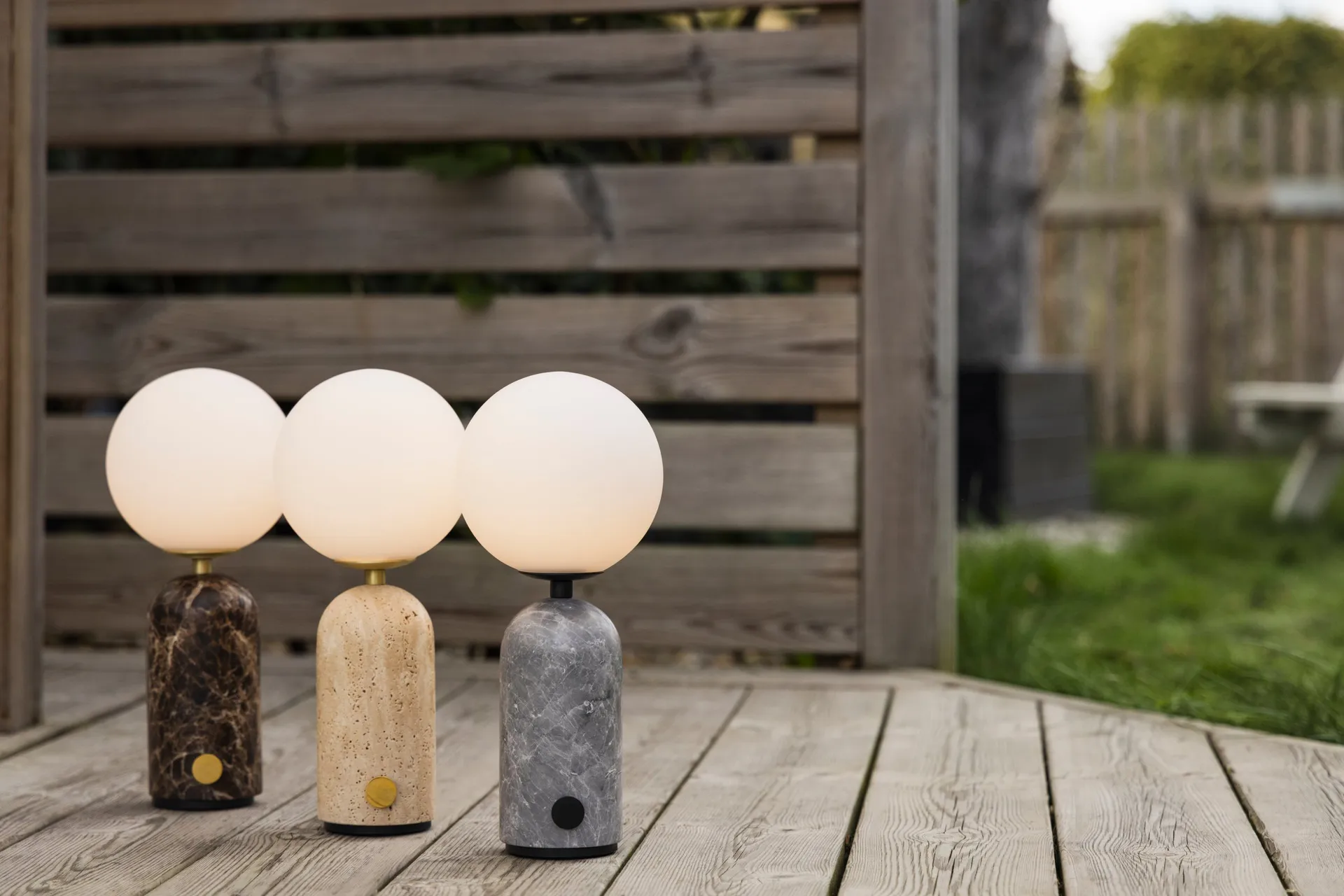 Torrano bordslampa portabel, Beige travertine Globen Lighting