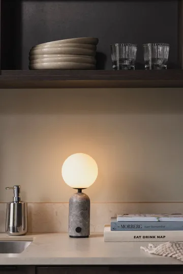 Torrano bordslampa portabel - Grå marmor - Globen Lighting