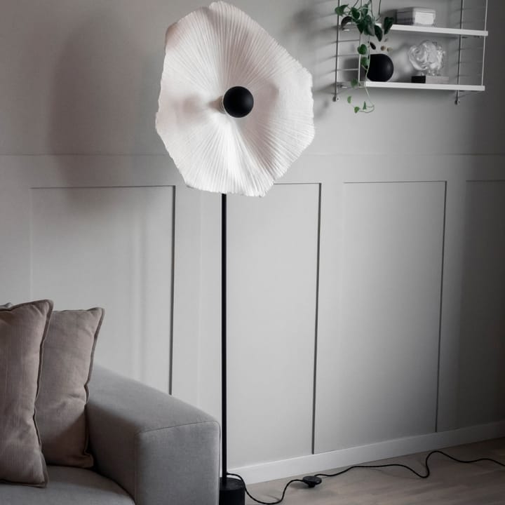 Tropez golvlampa, natur, svart stativ Globen Lighting