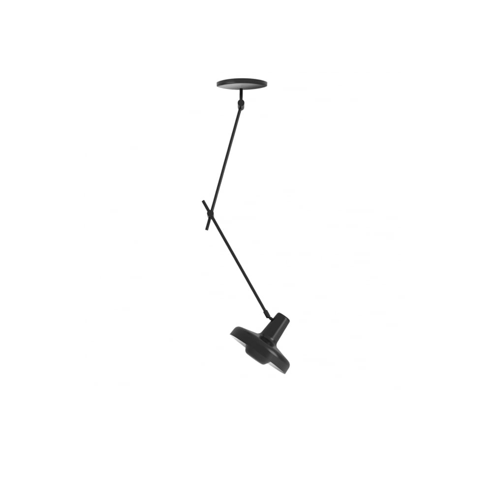 Grupa Arigato taklampa black | Skandinavisk Design | Taklampor & Pendlar | Svart