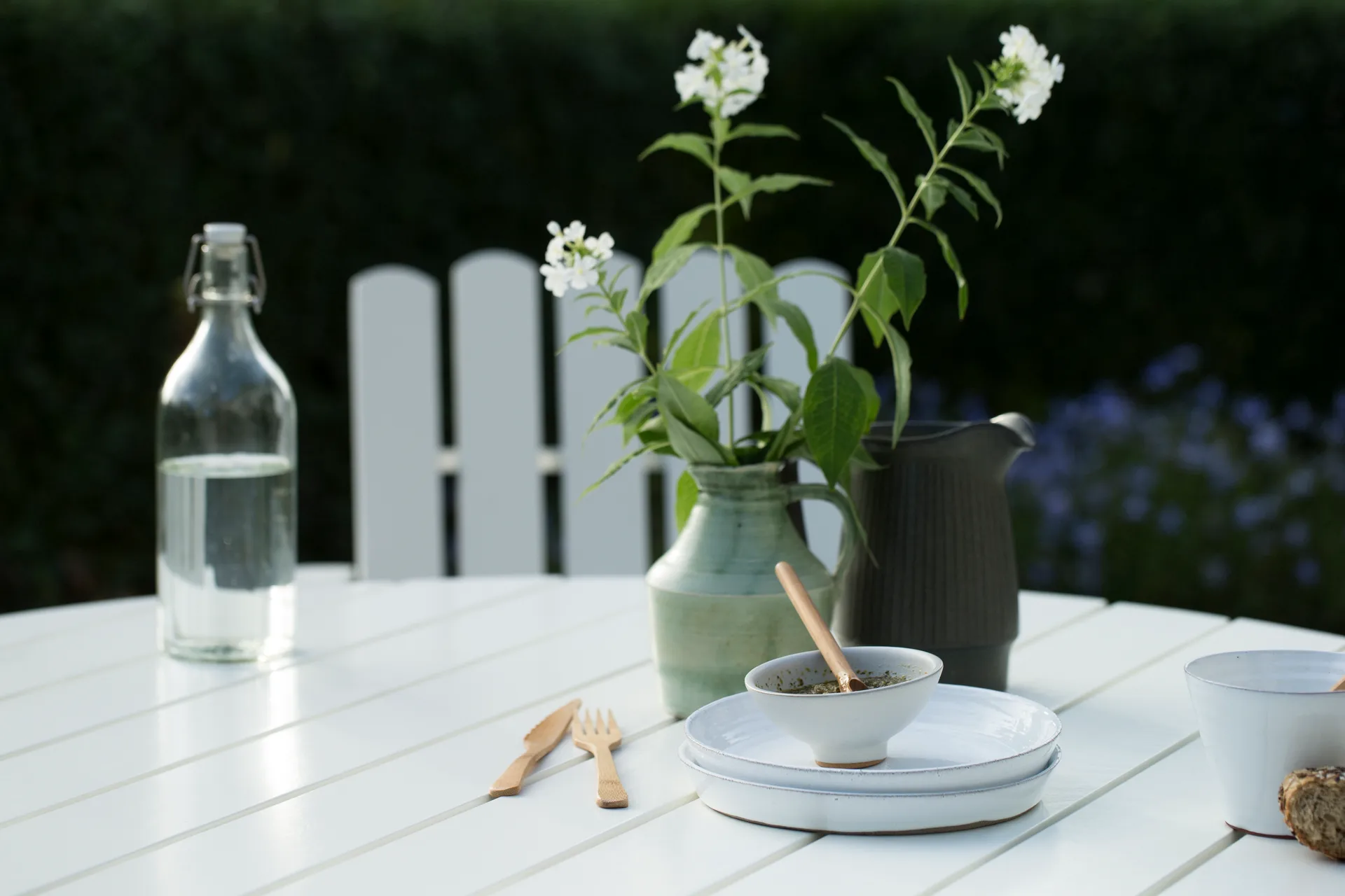 Grythyttan matgrupp vit 9A Ø120cm + 5st A2 Grythyttan Stålmöbler