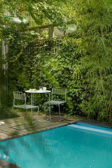 High Tech bord - Vit-varmförzinkat stativ, Ø60 cm - Grythyttan Stålmöbler