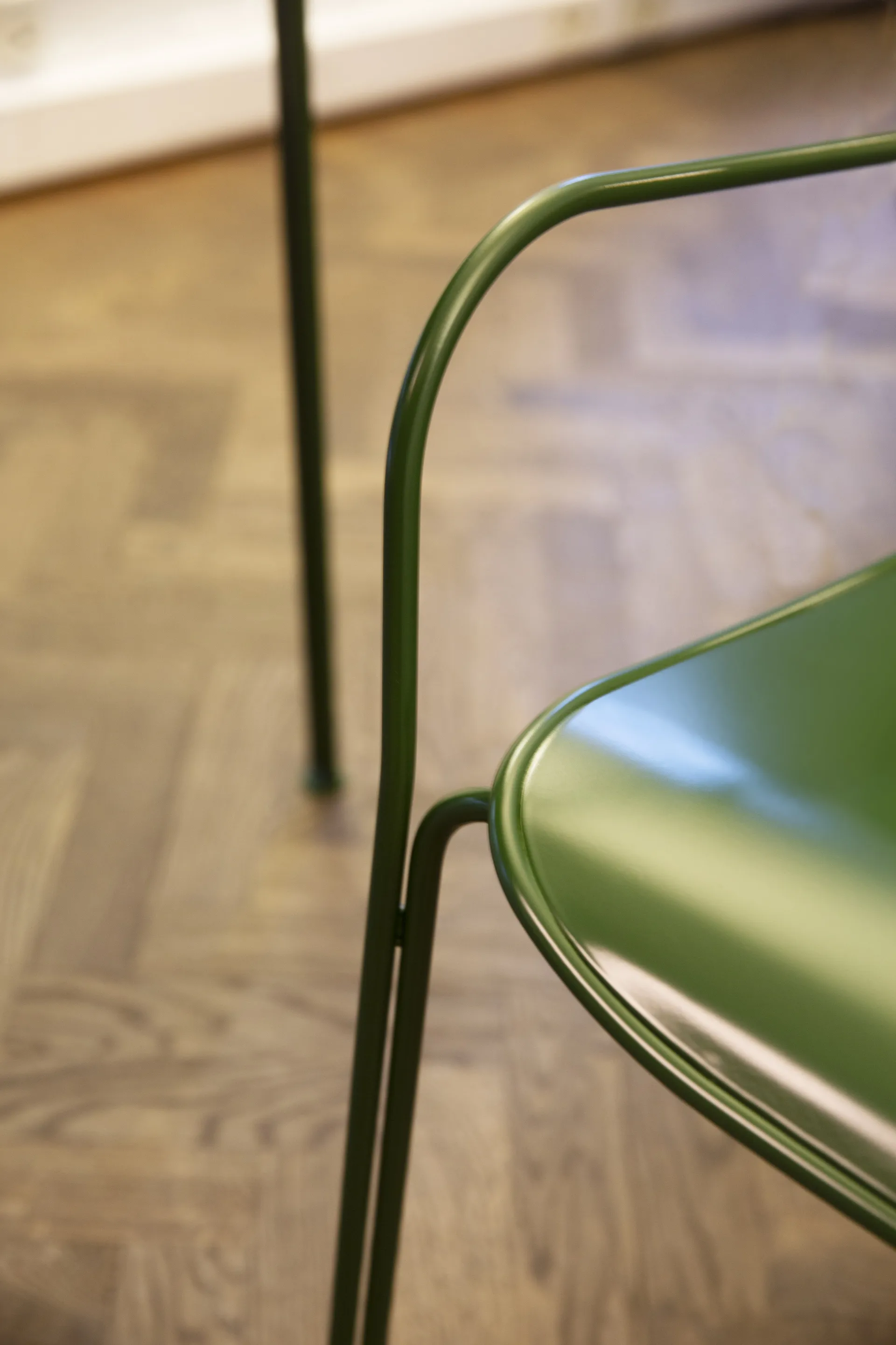 Libelle karmstol, Grön blank pulverlack Grythyttan Stålmöbler