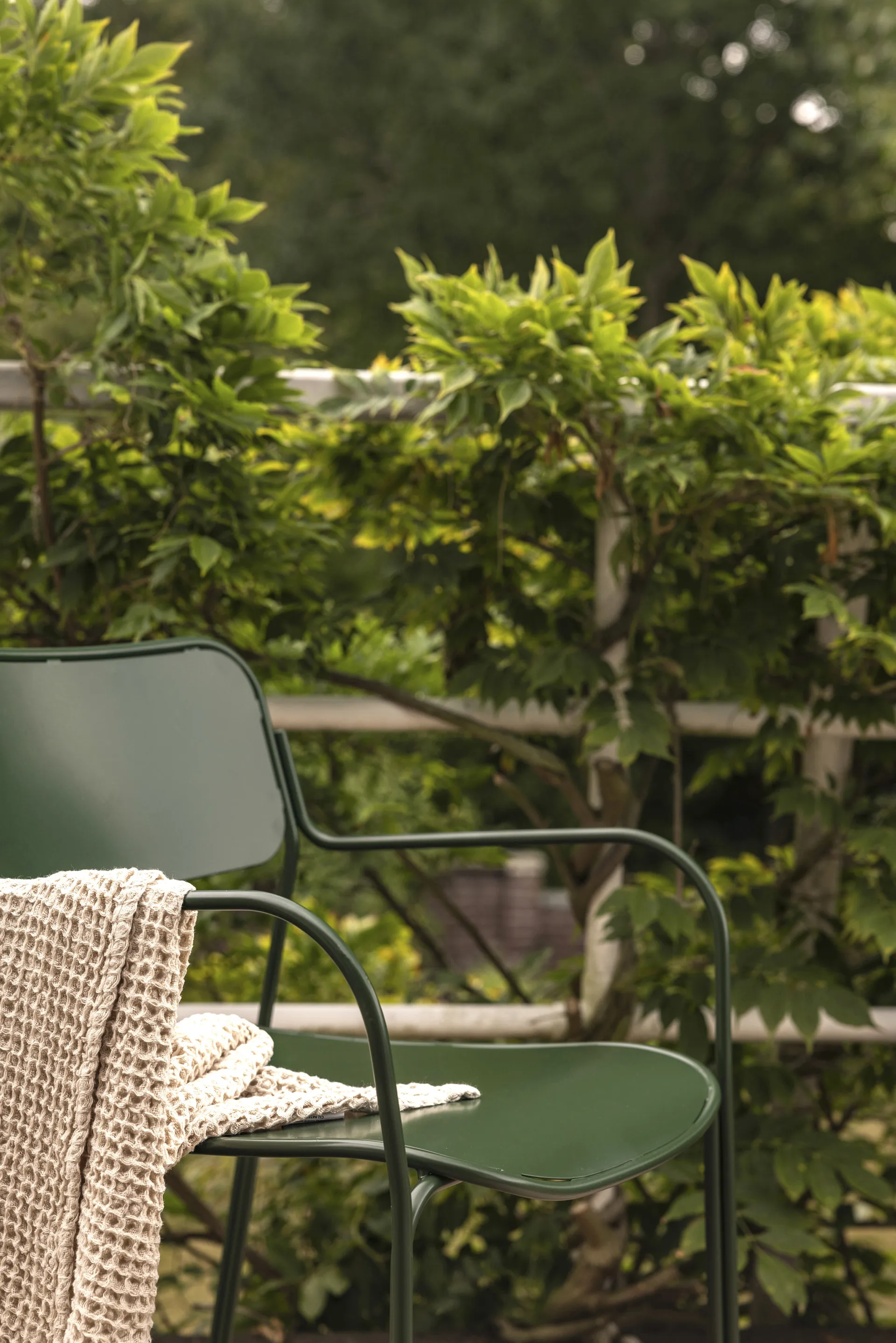 Libelle karmstol, Grön blank pulverlack Grythyttan Stålmöbler