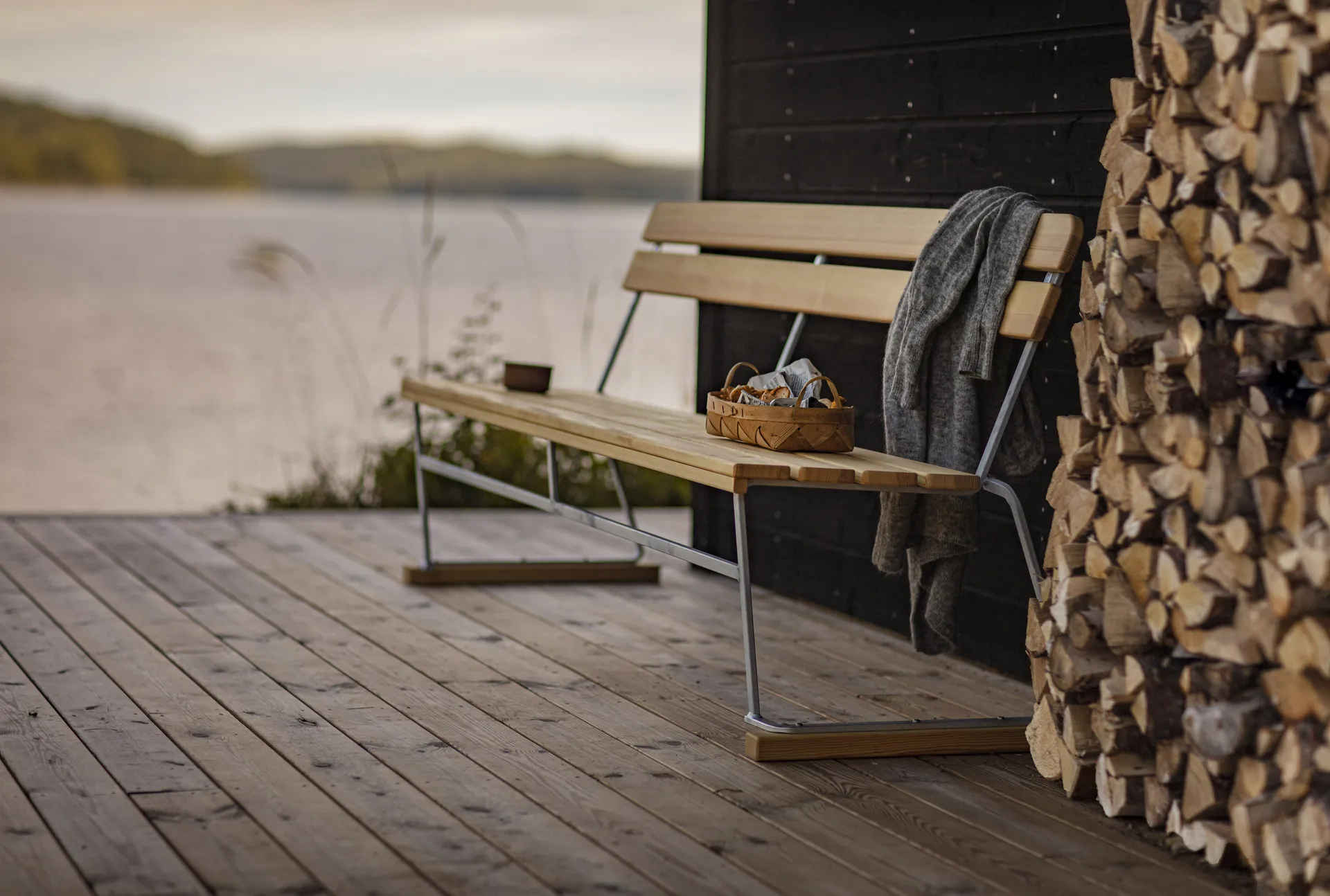 Soffa 5, Furu olja-varmförzinkat stativ Grythyttan Stålmöbler