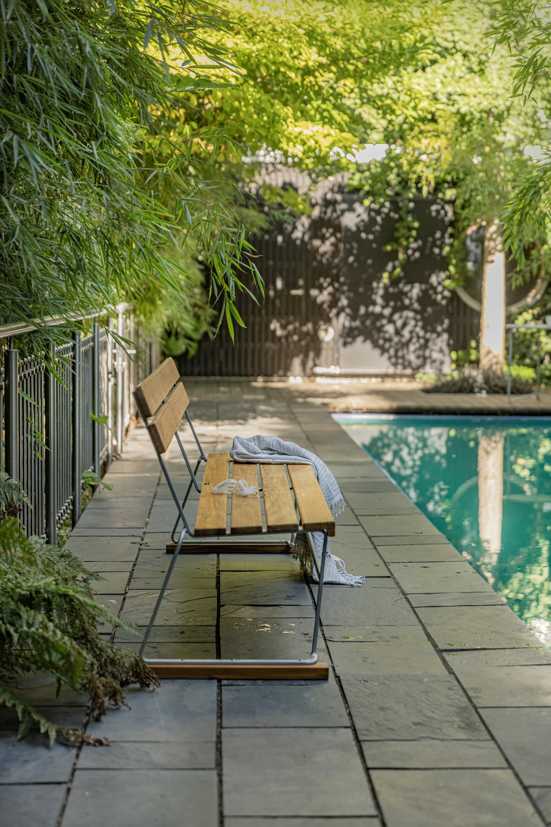 Soffa 5, Teak-varmförzinkat stativ Grythyttan Stålmöbler