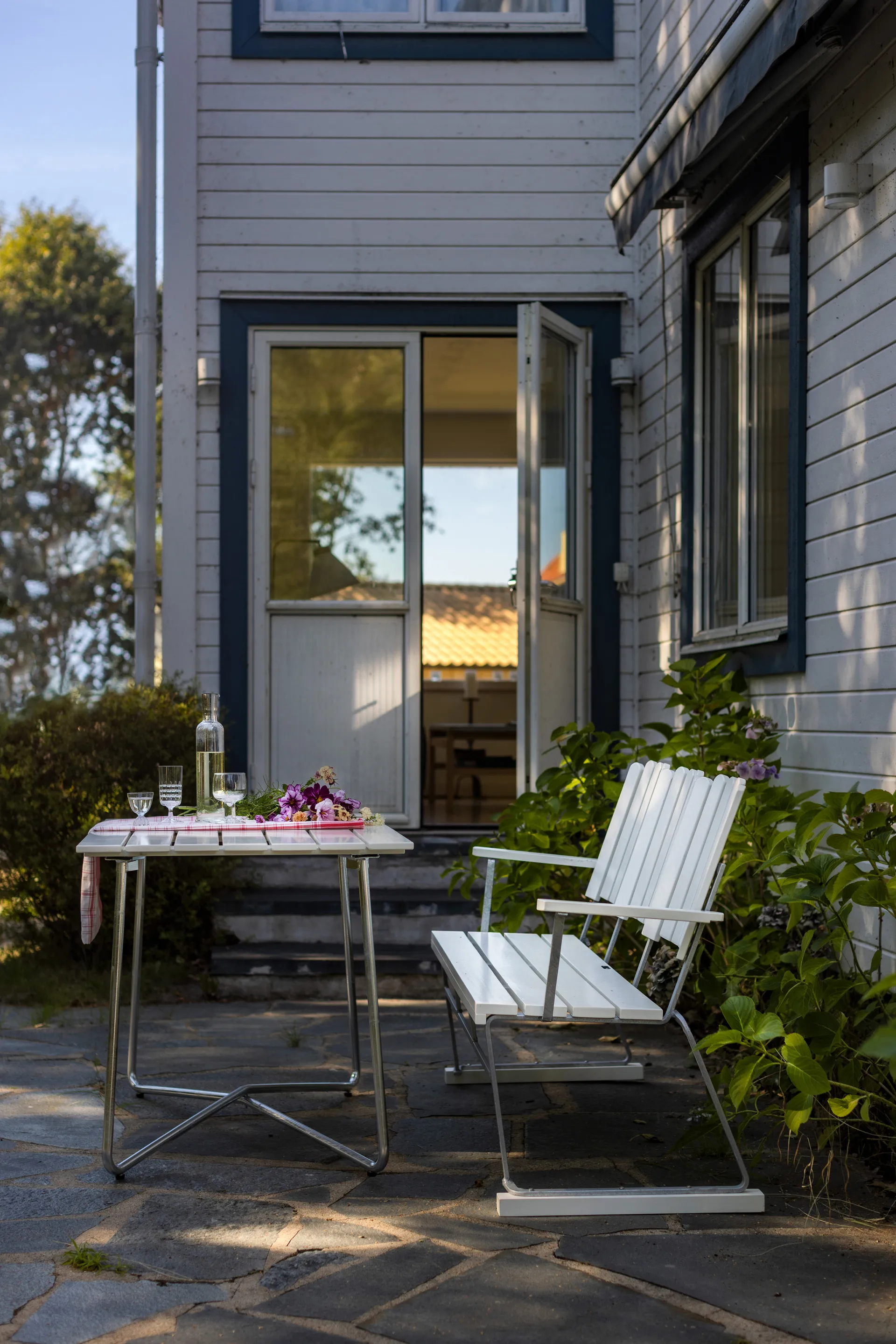 Soffa 6, Vit lack ek-varmförzinkad Grythyttan Stålmöbler