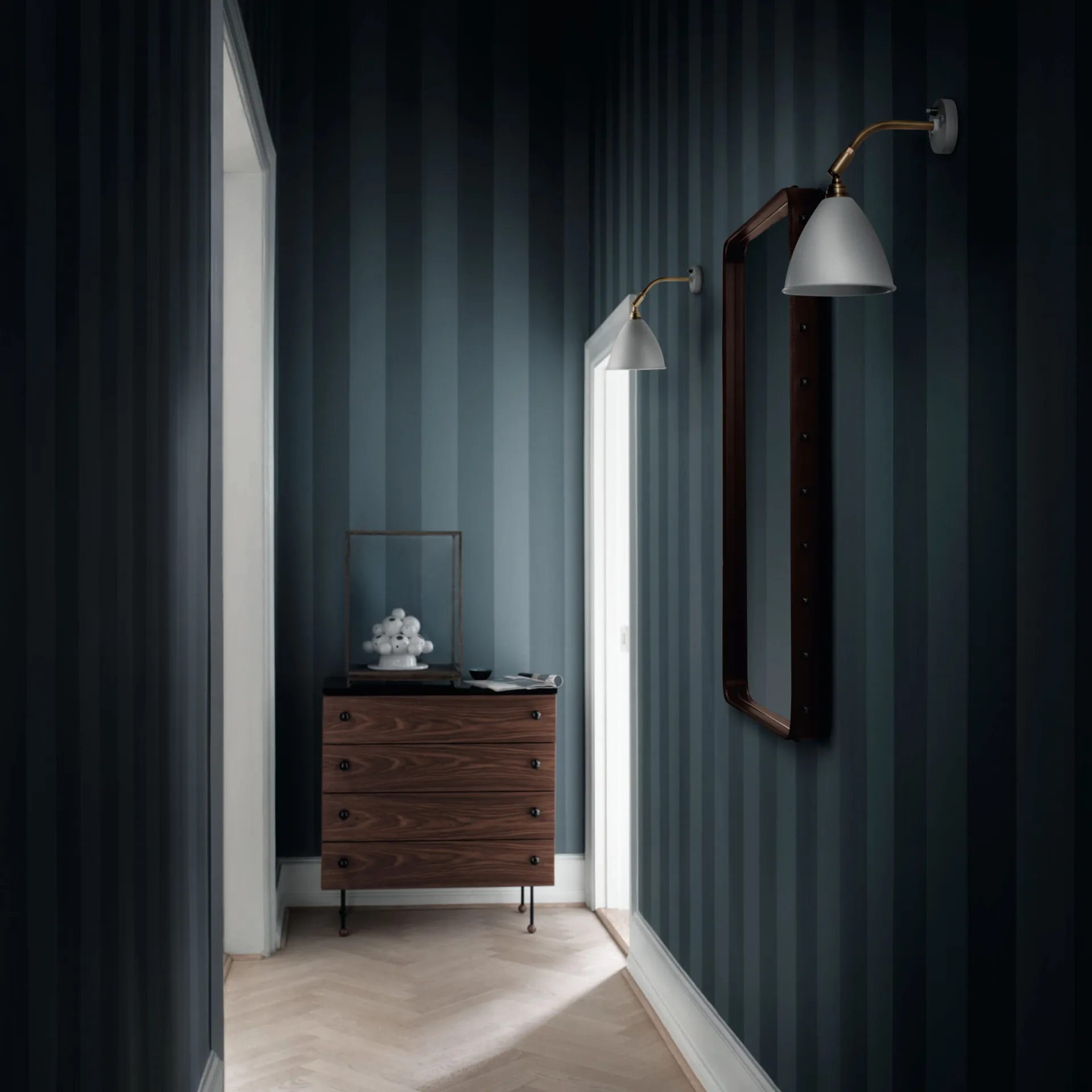 62 Dresser byrå, american walnut, 3 lådor GUBI