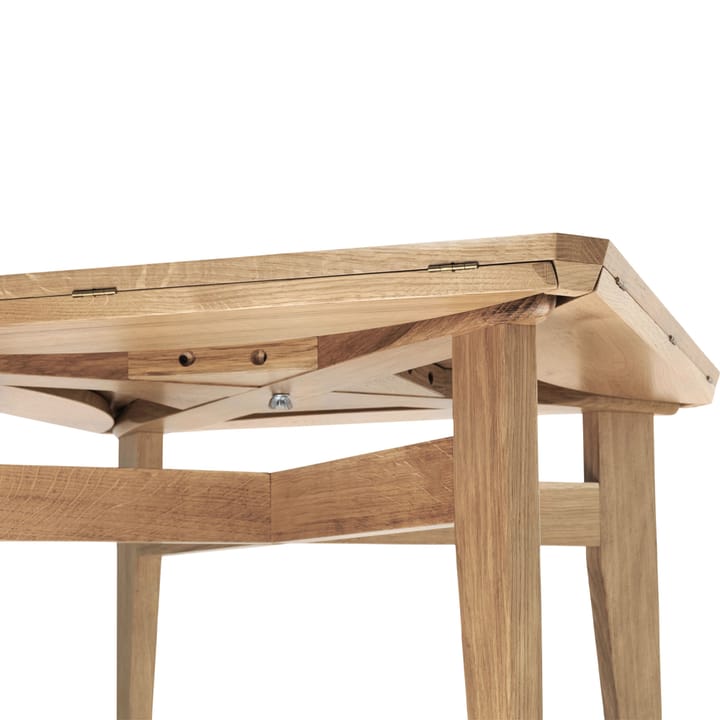 B-Table matbord - oak matt lacqured - GUBI