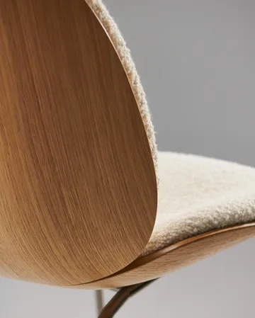 Beetle framsidesklädd stol ek - Svartkromad-Karakorum 001 - GUBI