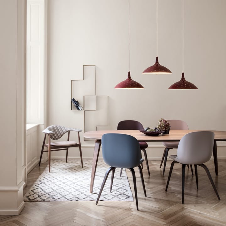 Beetle stol plast svarta träben, sweet pink GUBI