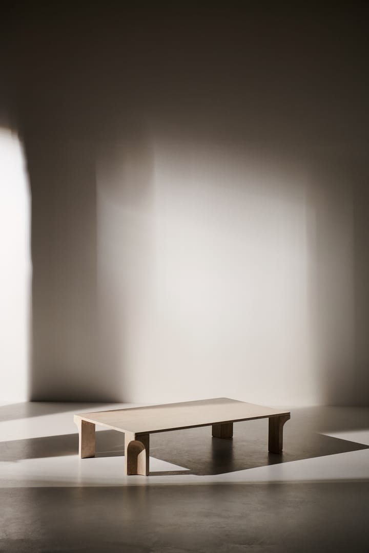 Doric soffbord 80x140 cm, Neutral white-travertine GUBI