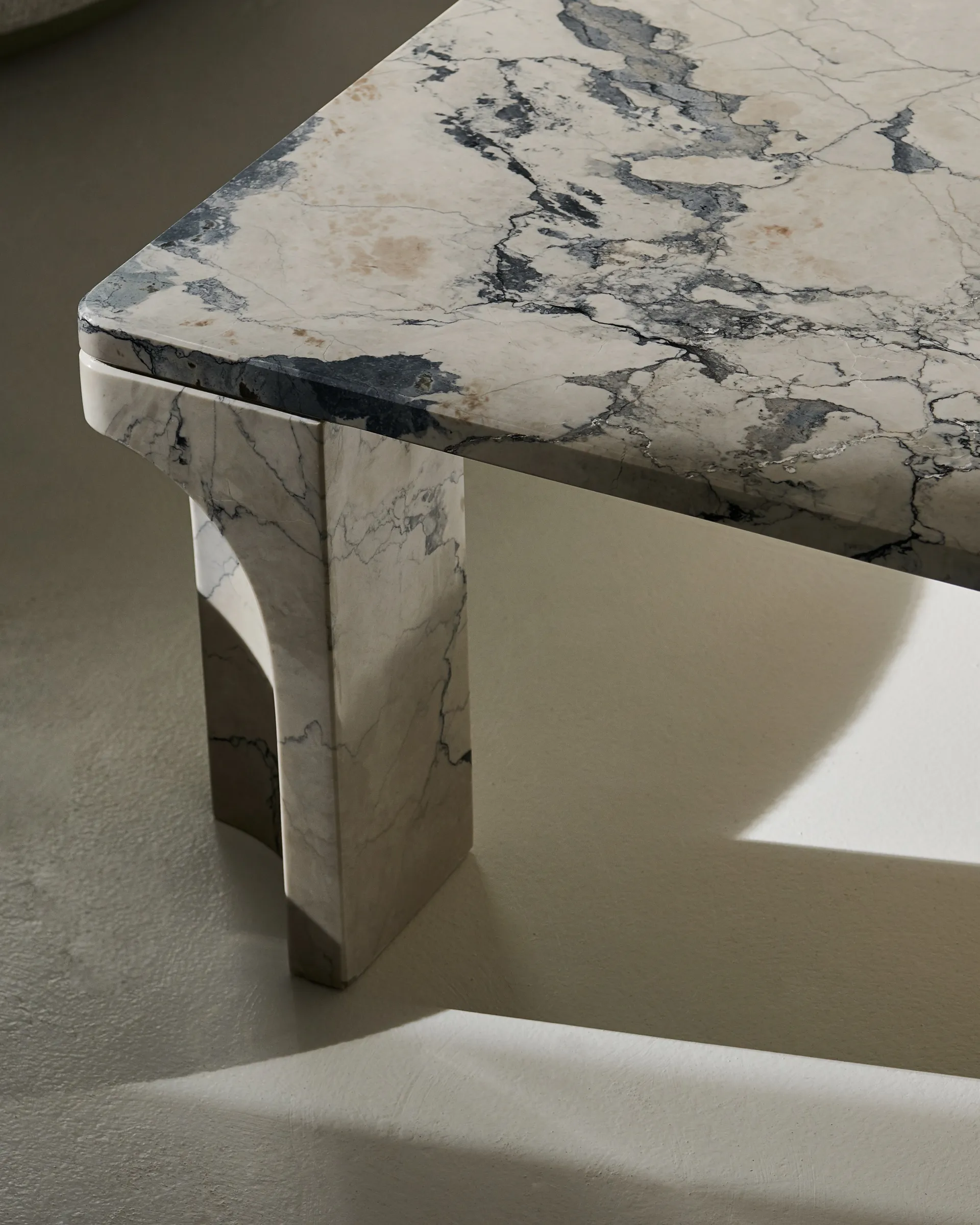 Doric soffbord 80x80 cm, Electric grey GUBI