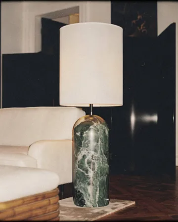 Gravity XL golvlampa - Emerald marble-white - GUBI