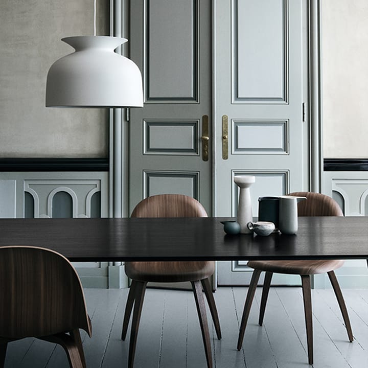 Gubi Elliptical matbord, american walnut GUBI