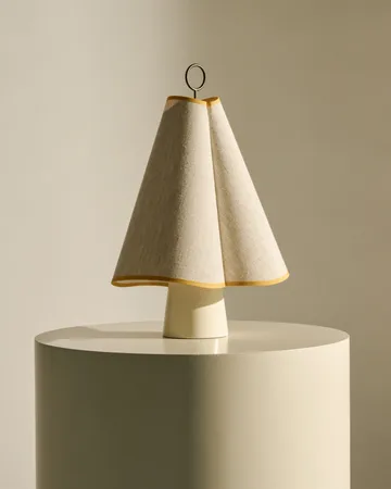 Hornbæk portabel bordslampa - Poppy yellow - GUBI