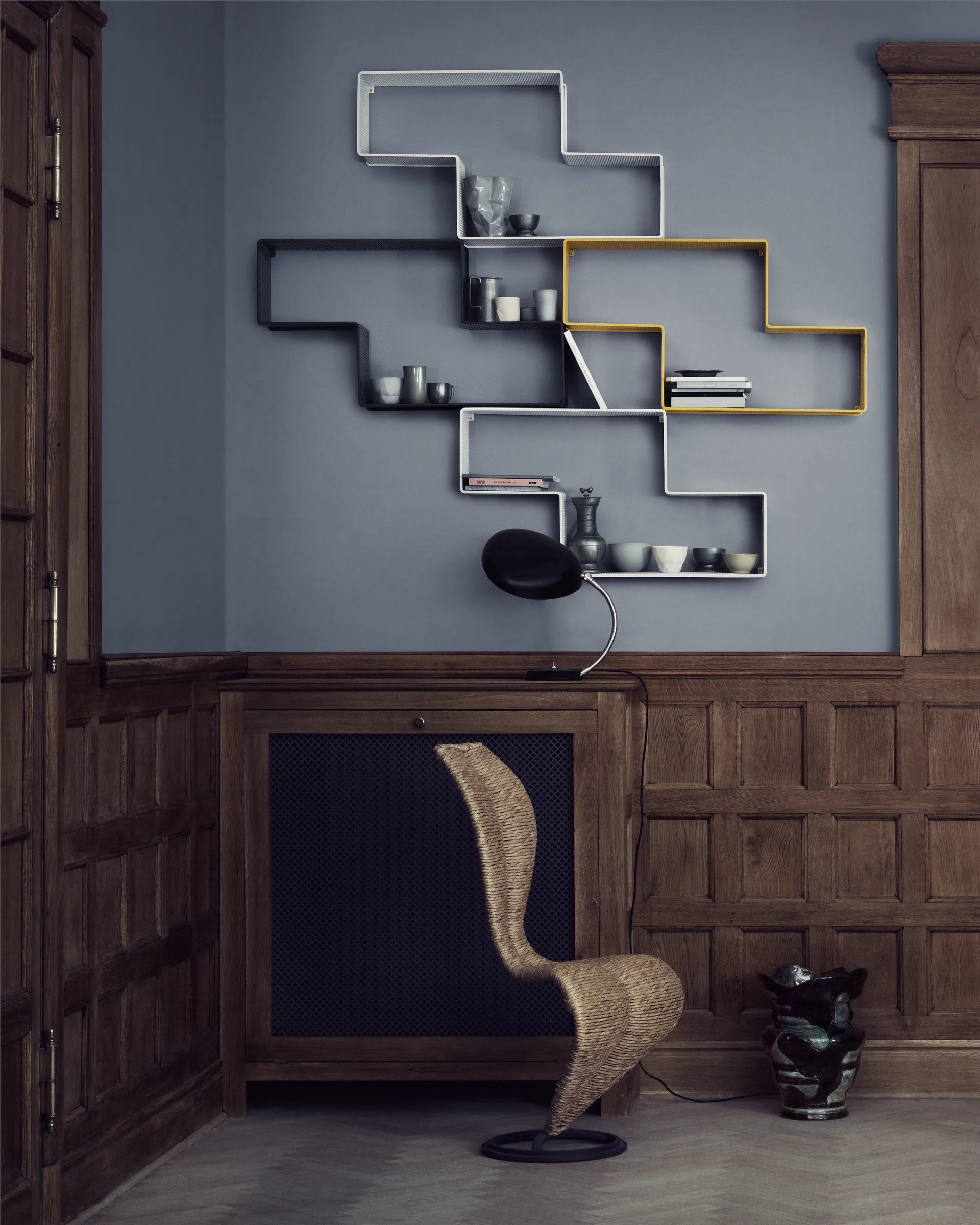 Matégot Dedal bokhylla, Cream White Semi Matt GUBI