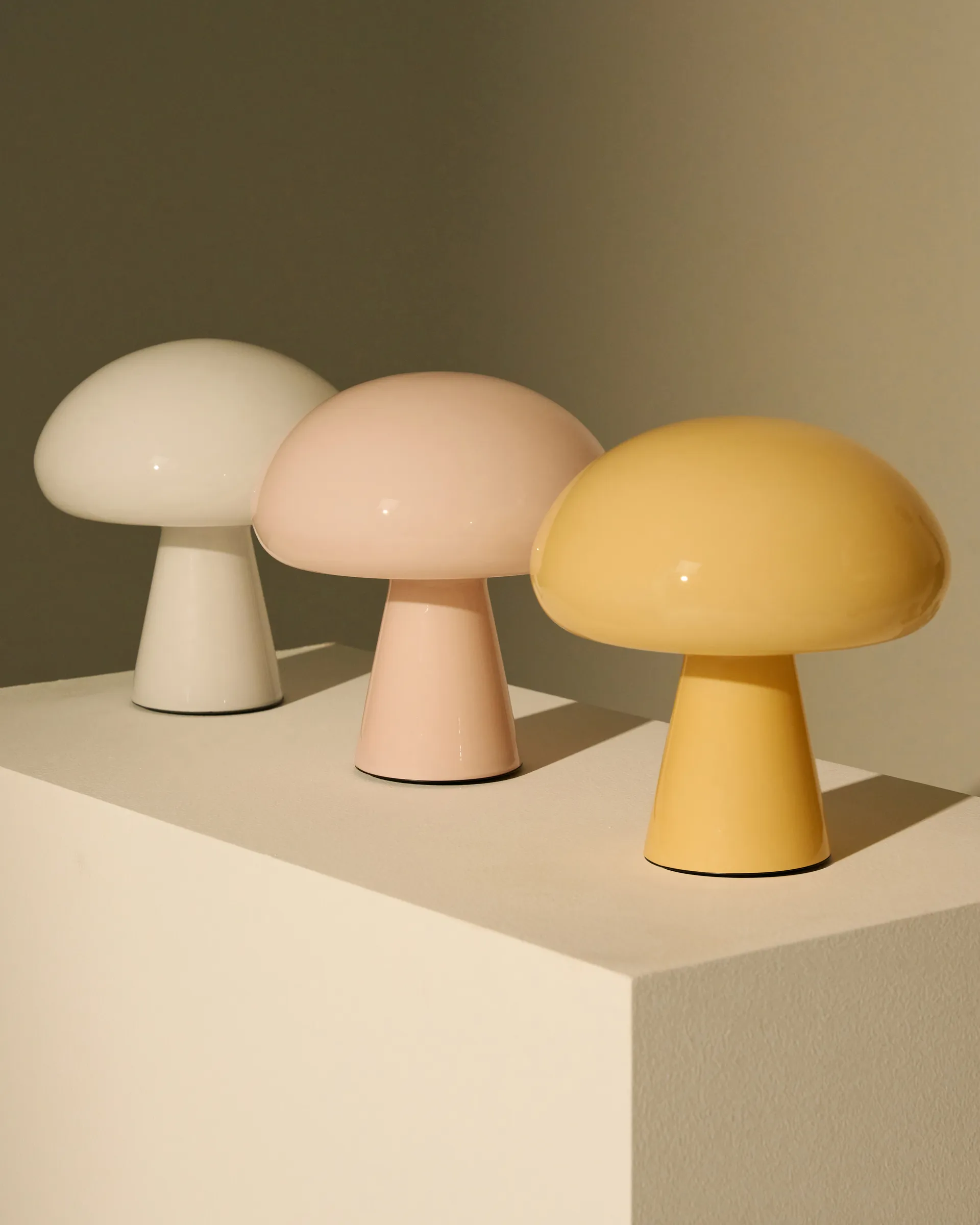 Obello bordslampa, Mellow yellow GUBI