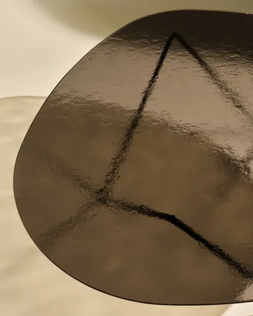 Pedrera soffbord - Svart semimatt-strukturglas brons - GUBI