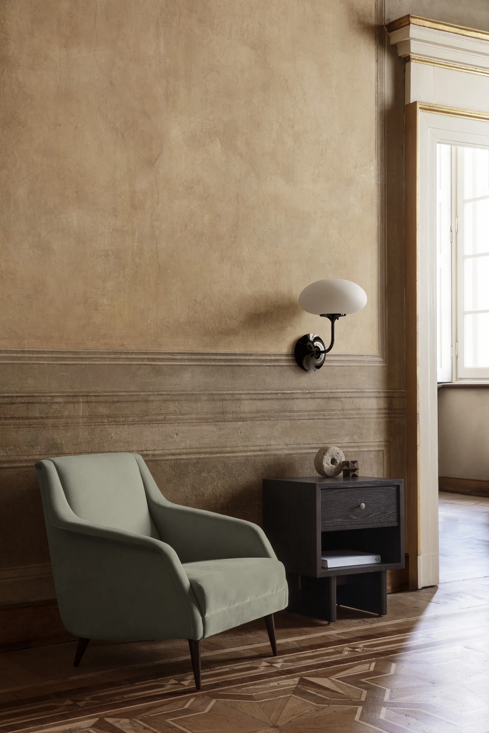 Private sidobord 40x50 cm, Brun-svartbetsad ek GUBI