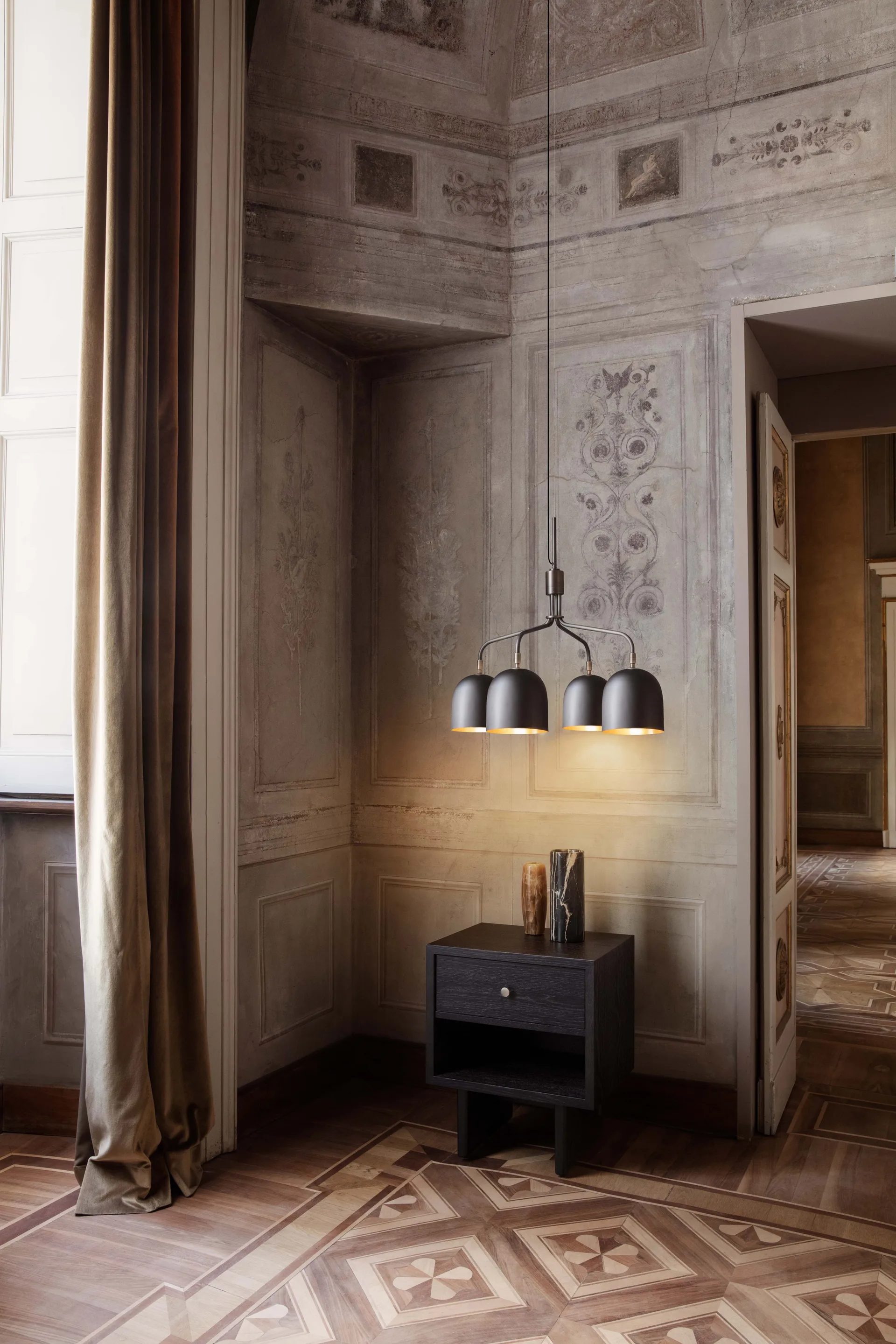 Private sidobord 40x50 cm, Brun-svartbetsad ek GUBI