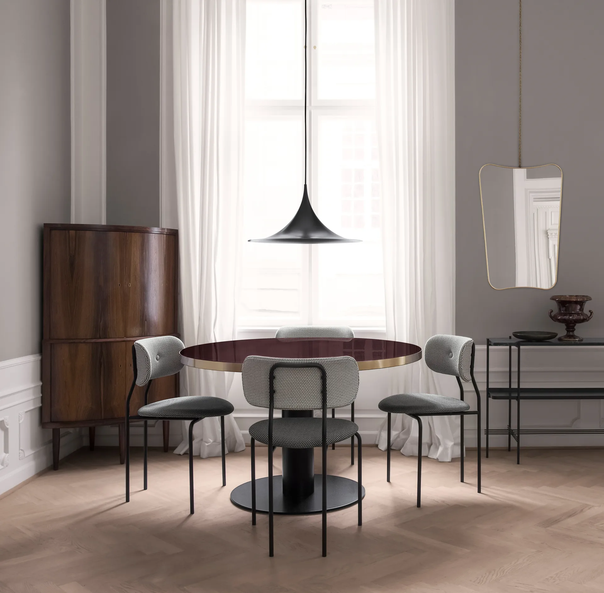 Semi pendel Ø47 cm, Black semi matt GUBI