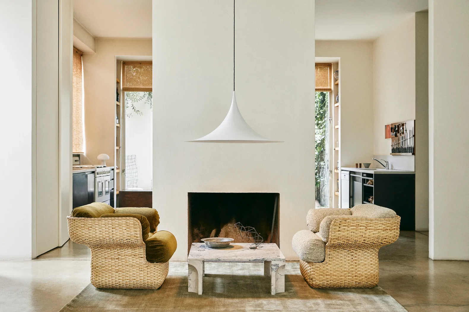 Semi pendel Ø90 cm, White semi matt GUBI