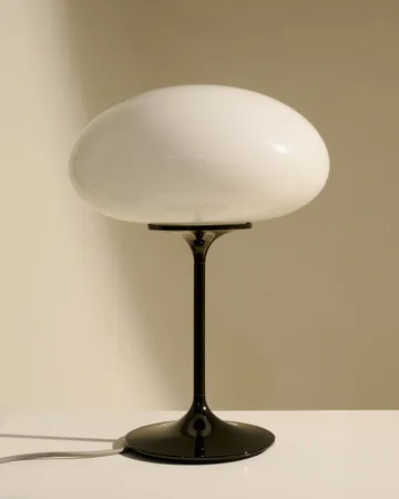 Stemlite bordslampa - Black chrome-opalglas, 42 cm - GUBI