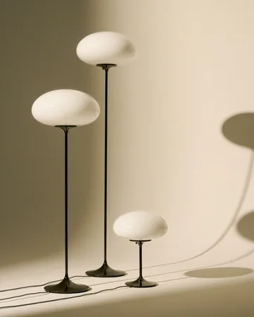 Stemlite golvlampa - Black red-opalglas, 110 cm - GUBI