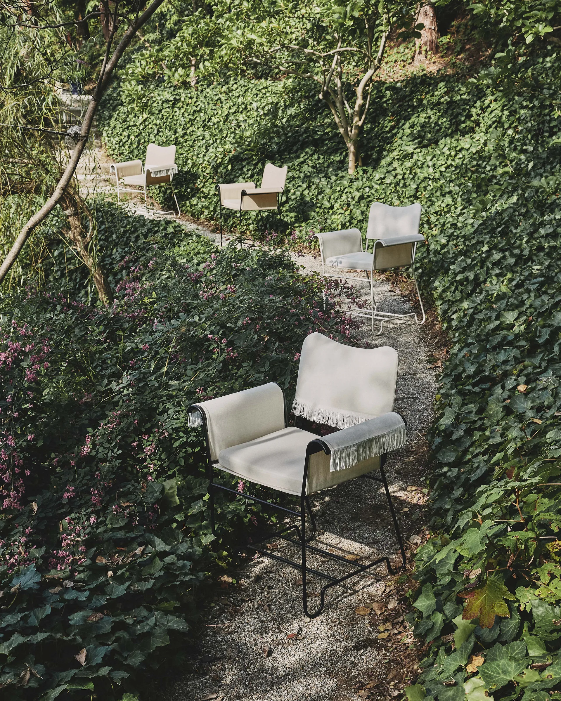 Tropique karmstol med fransar, Black-Leslie 12 GUBI