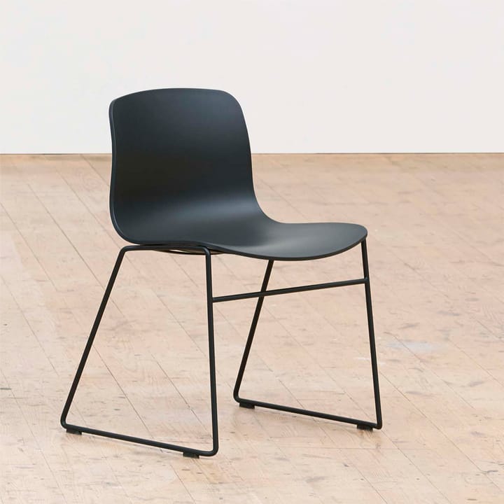 About a Chair 08 stol - brick, svart stålstativ - HAY