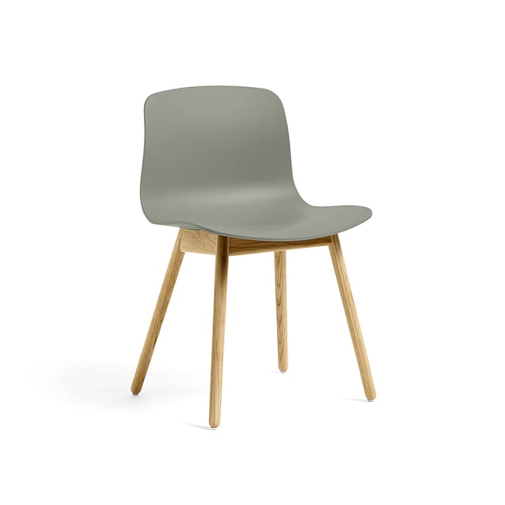 About a Chair 12 stol - Dusty green-lackad ek - HAY
