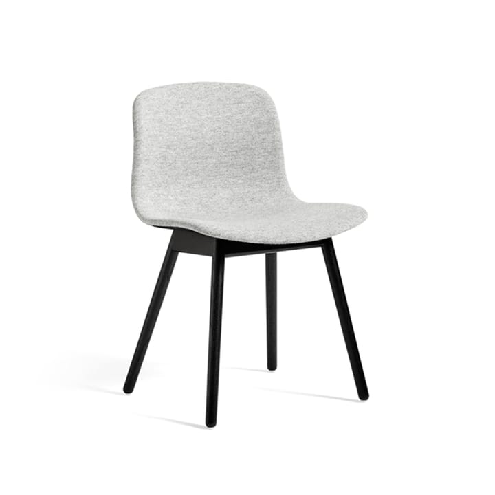About a Chair 13 stol - tyg hallingdal 116 soft grey, svart vattenlackat ekstativ - HAY