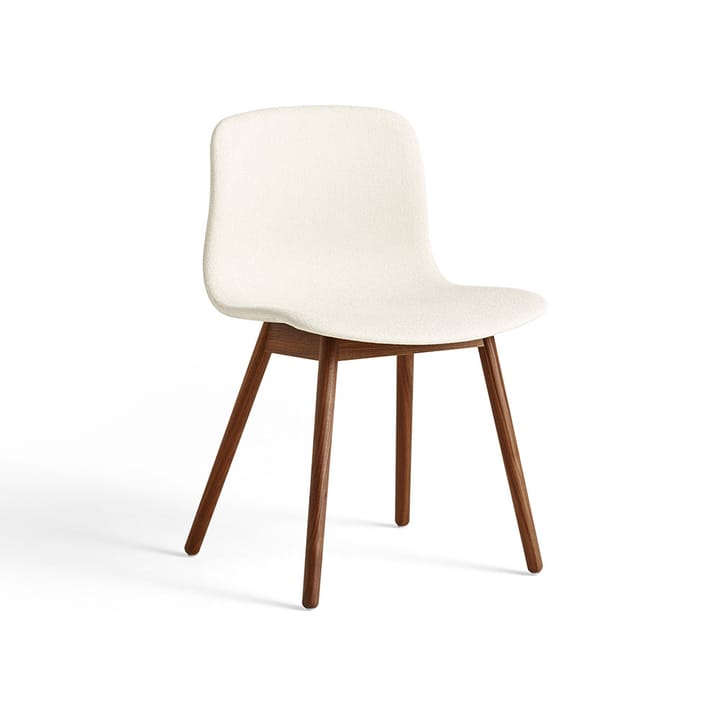 About a Chair 13 stol - tyg olavi 01 white, vattenlackat valnötsstativ - HAY