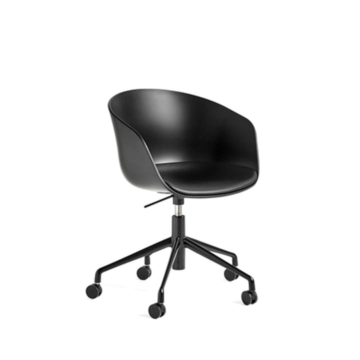 About a Chair 52 kontorsstol på hjul, klädd sits - läder sierra si1001 black, svart skal och svart stativ med hjul - HAY