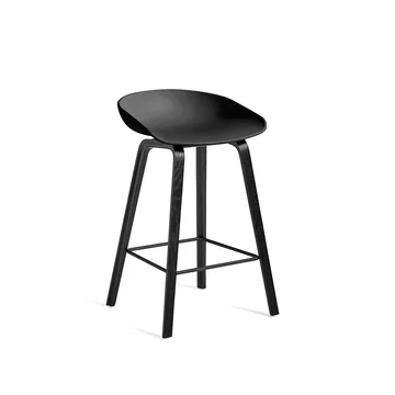 About a Stool 32 Low barstol - Black-svartlackat ekstativ-svart fotstöd - HAY