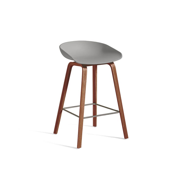 About a Stool 32 Low barstol - concrete grey, lackat valnötsstativ, fotstöd i rostfritt stål - HAY
