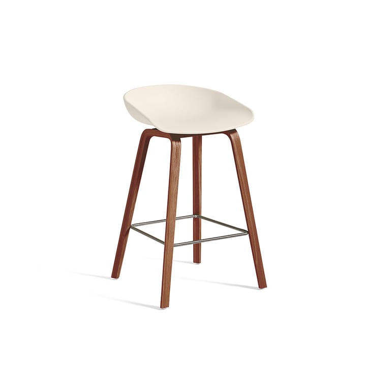 About a Stool 32 Low barstol - cream white, lackat valnötsstativ, fotstöd i rostfritt stål - HAY