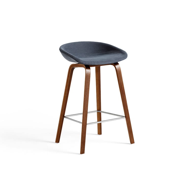 About a Stool 33 Low barstol - tyg linara 198 grå/blå, lackat valnötsstativ, fotstöd i rostfritt stål - HAY
