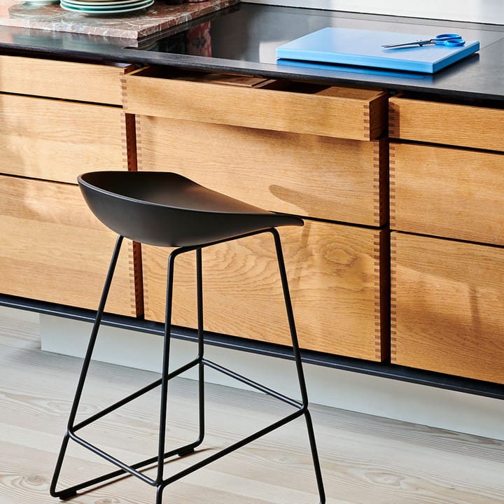 About a Stool 38 barstol, black, low, svart stativ HAY