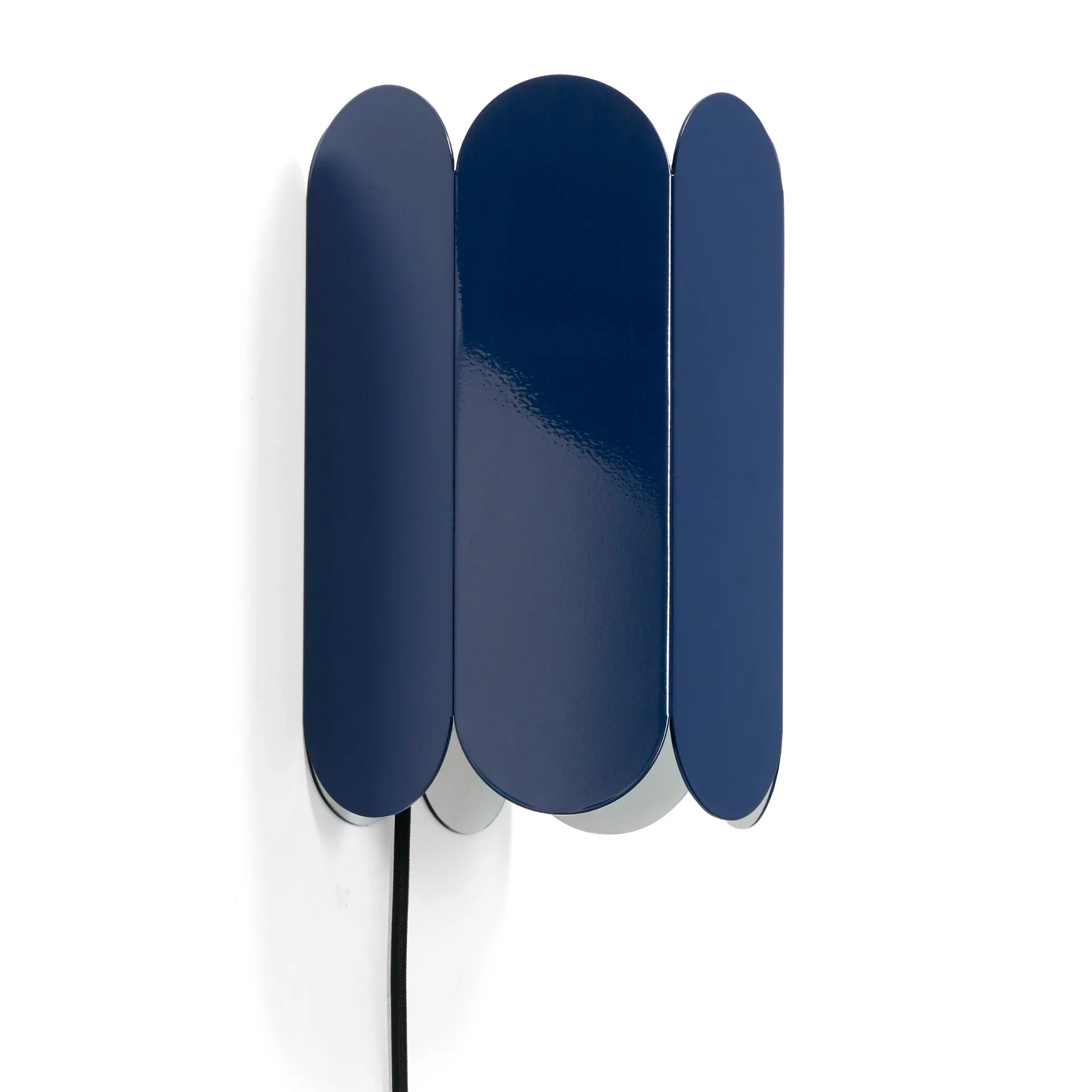 Arcs wall switch vägglampa, Cobalt blue HAY